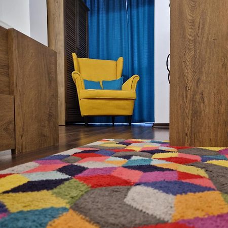 House Of Colors Apartment Petroşani Екстериор снимка