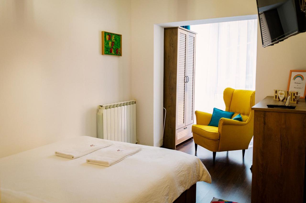 House Of Colors Apartment Petroşani Екстериор снимка