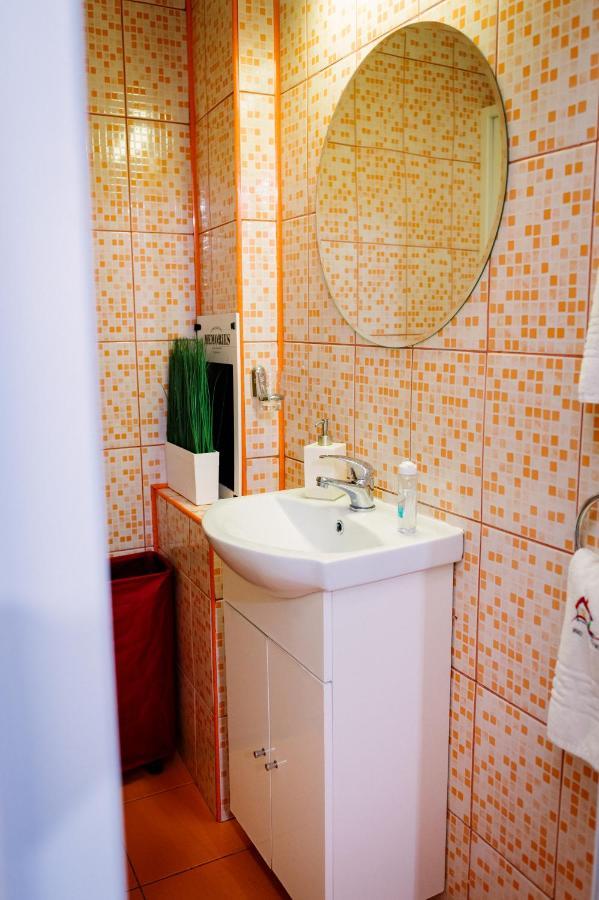 House Of Colors Apartment Petroşani Екстериор снимка