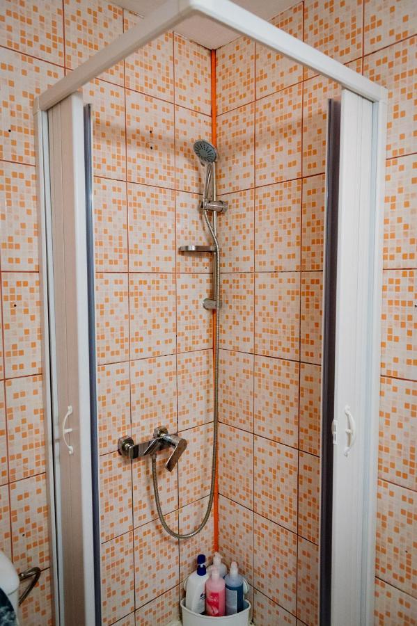 House Of Colors Apartment Petroşani Екстериор снимка
