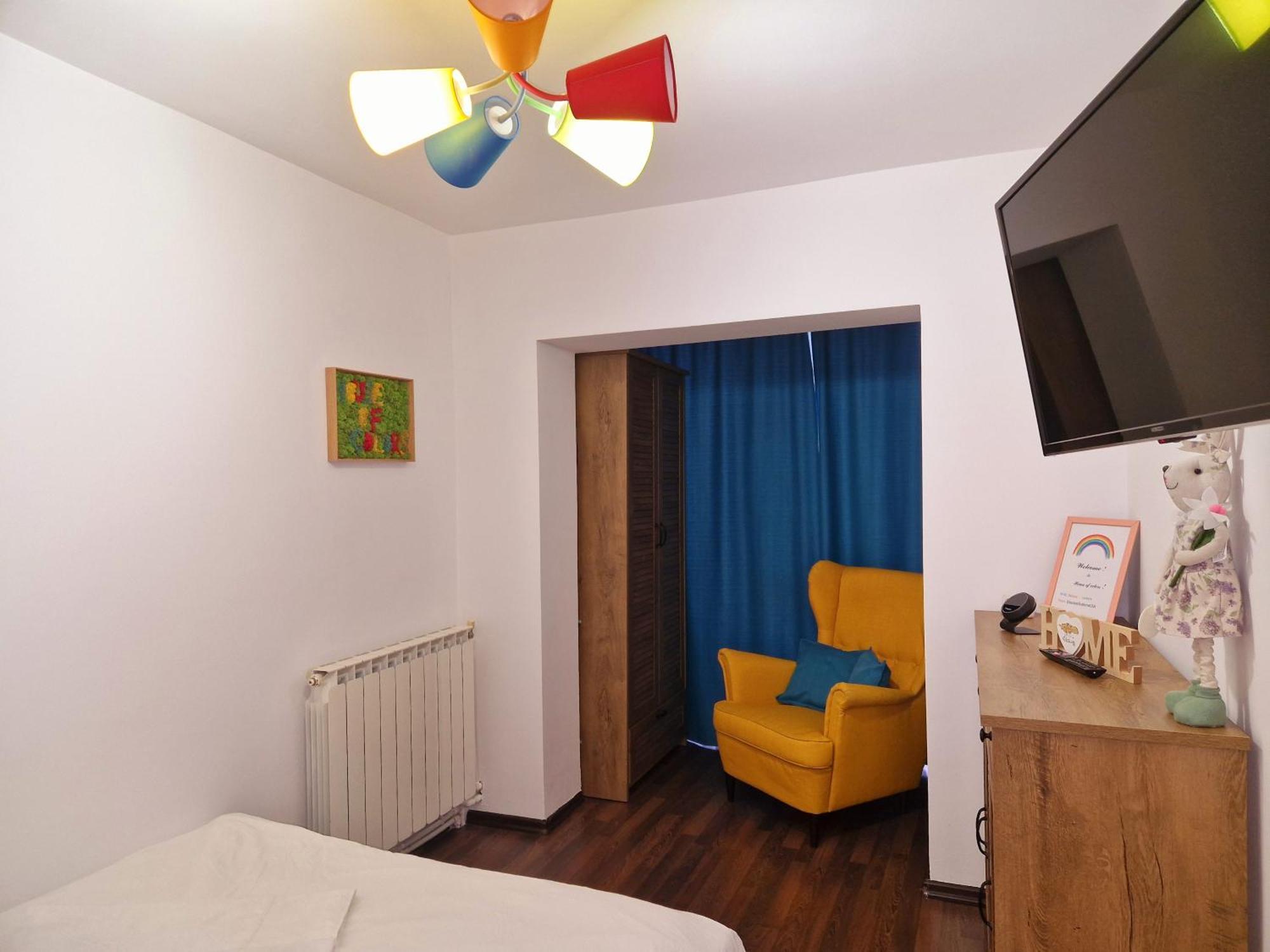 House Of Colors Apartment Petroşani Екстериор снимка